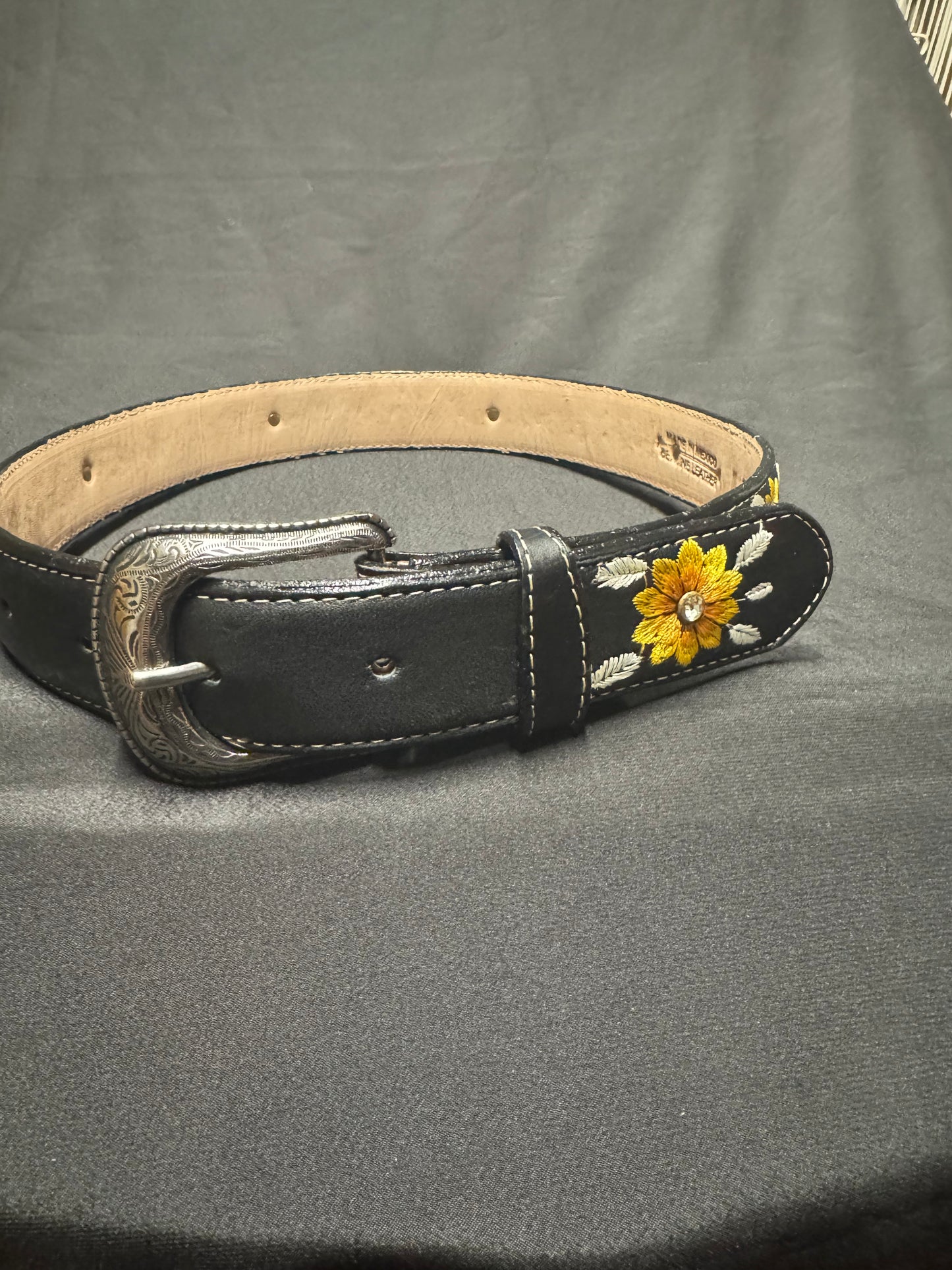 Cinturón bordado girasoles
