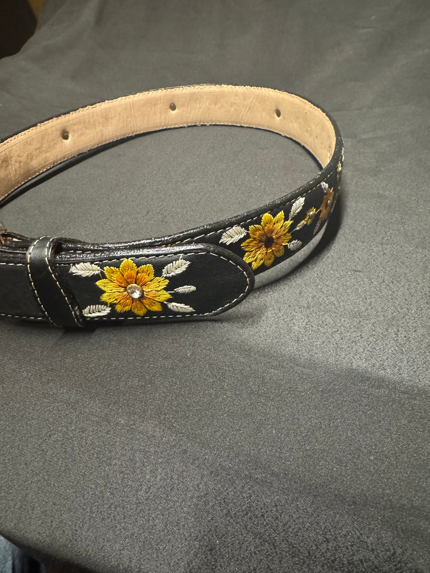 Cinturón bordado girasoles